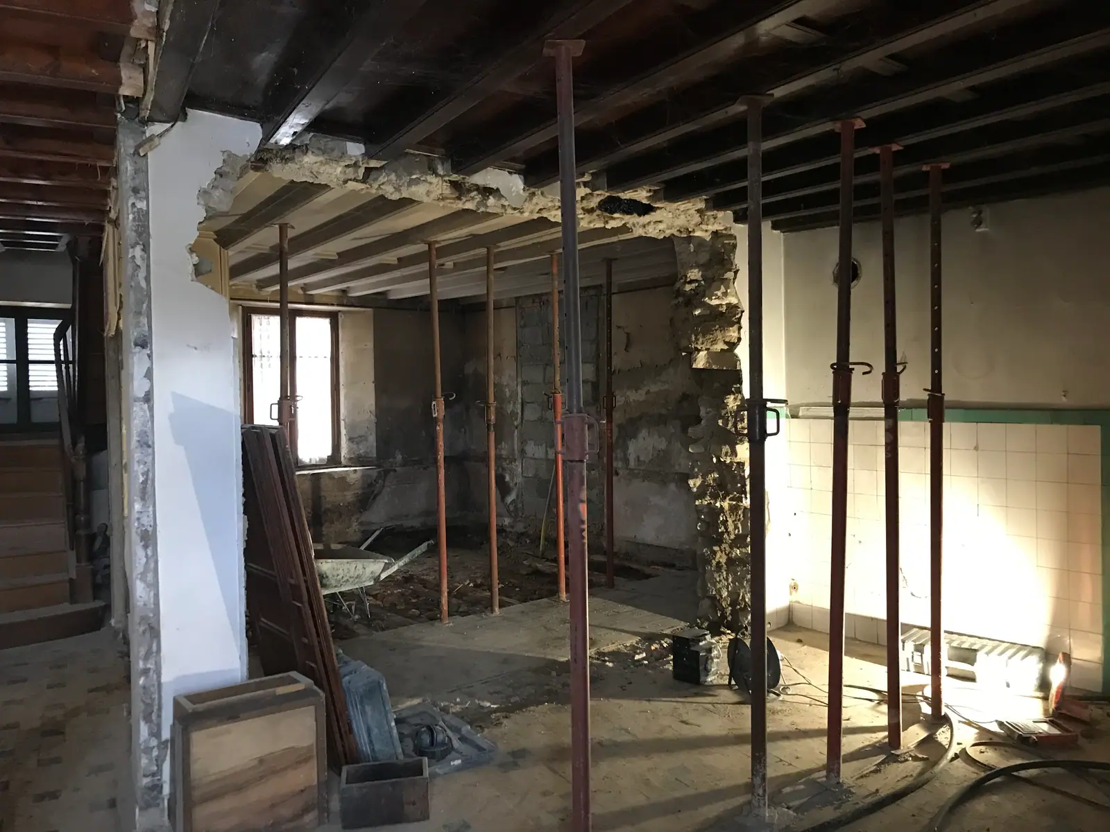 Ouverture du séjour en cours de chantier, étaiements et reprise des murs porteurs